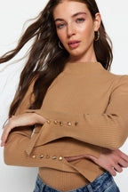 Camel Kol Ucu Düğme Detaylı Triko Kazak TWOAW24KZ00309