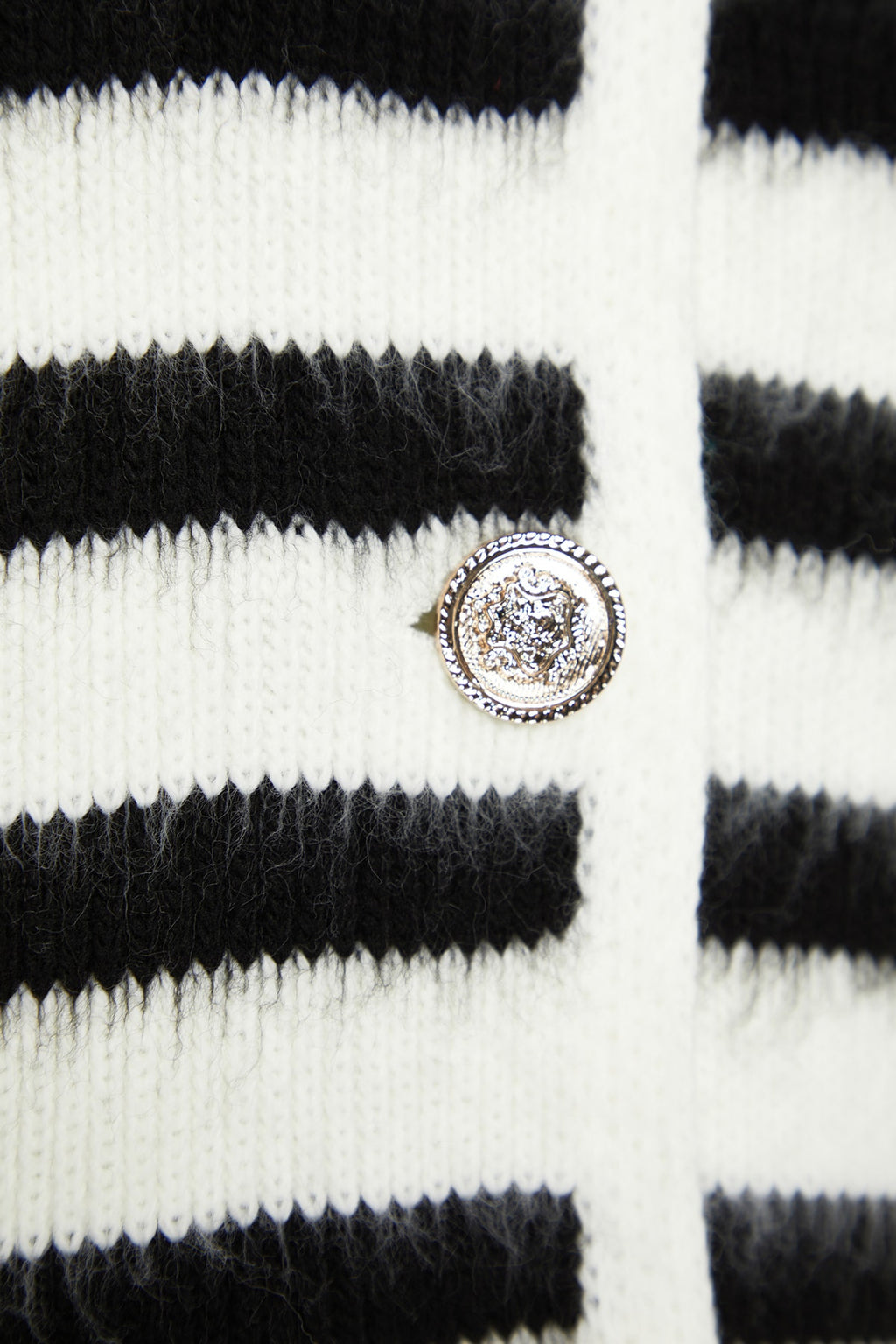 Ekru Yumuşak Dokulu Çizgili Fitted Triko Hırka TWOAW24HI00040