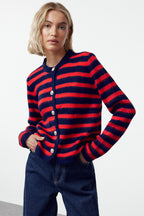 Lacivert Yumuşak Dokulu Çizgili Fitted Triko Hırka TWOAW24HI00040