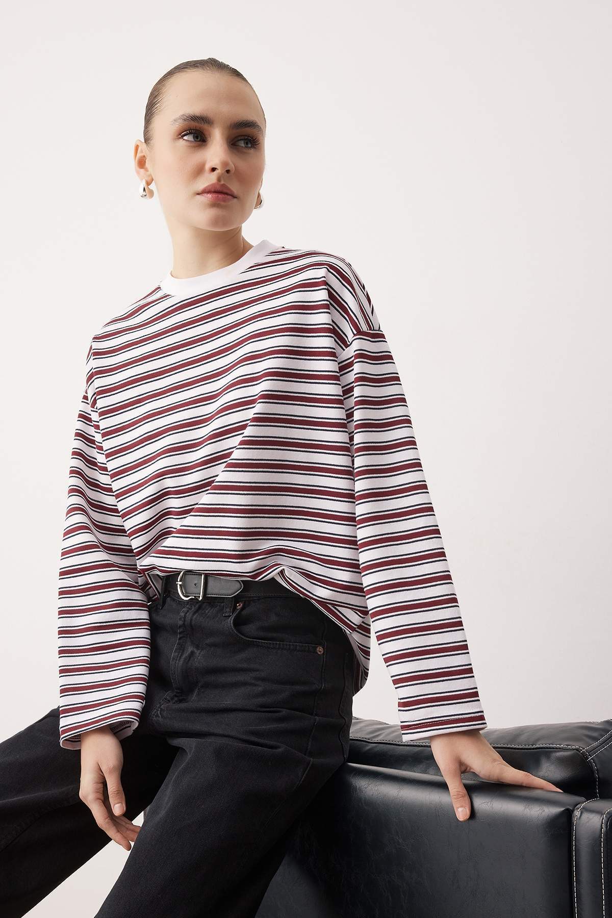 Çok Renkli Çizgili Oversize/Geniş Kesim Bisiklet Yaka İnce Örme Sweatshirt TWOAW23SW00326 Main image