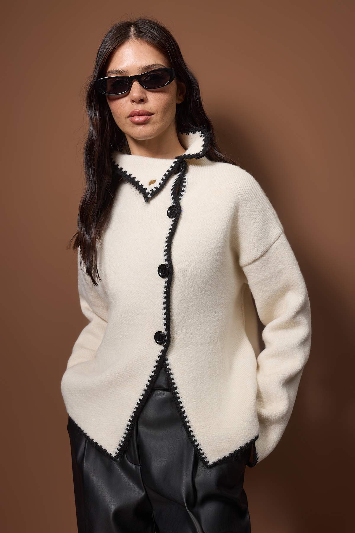 Ekru Dik Yaka Renk Bloklu  Triko Hırka TWOAW26HI00295 Main image