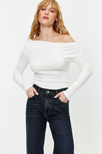 Açık Lacivert Premium Yumuşak Kumaşlı Fitted/Vücuda Oturan Kayık Yaka Örme Bluz TWOAW24BZ00227