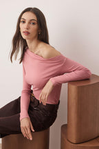 Gül Kurusu Düz Premium Yumuşak Kumaşlı Fitted/Vücuda Oturan Kayık Yaka Örme Bluz TWOAW24BZ00227