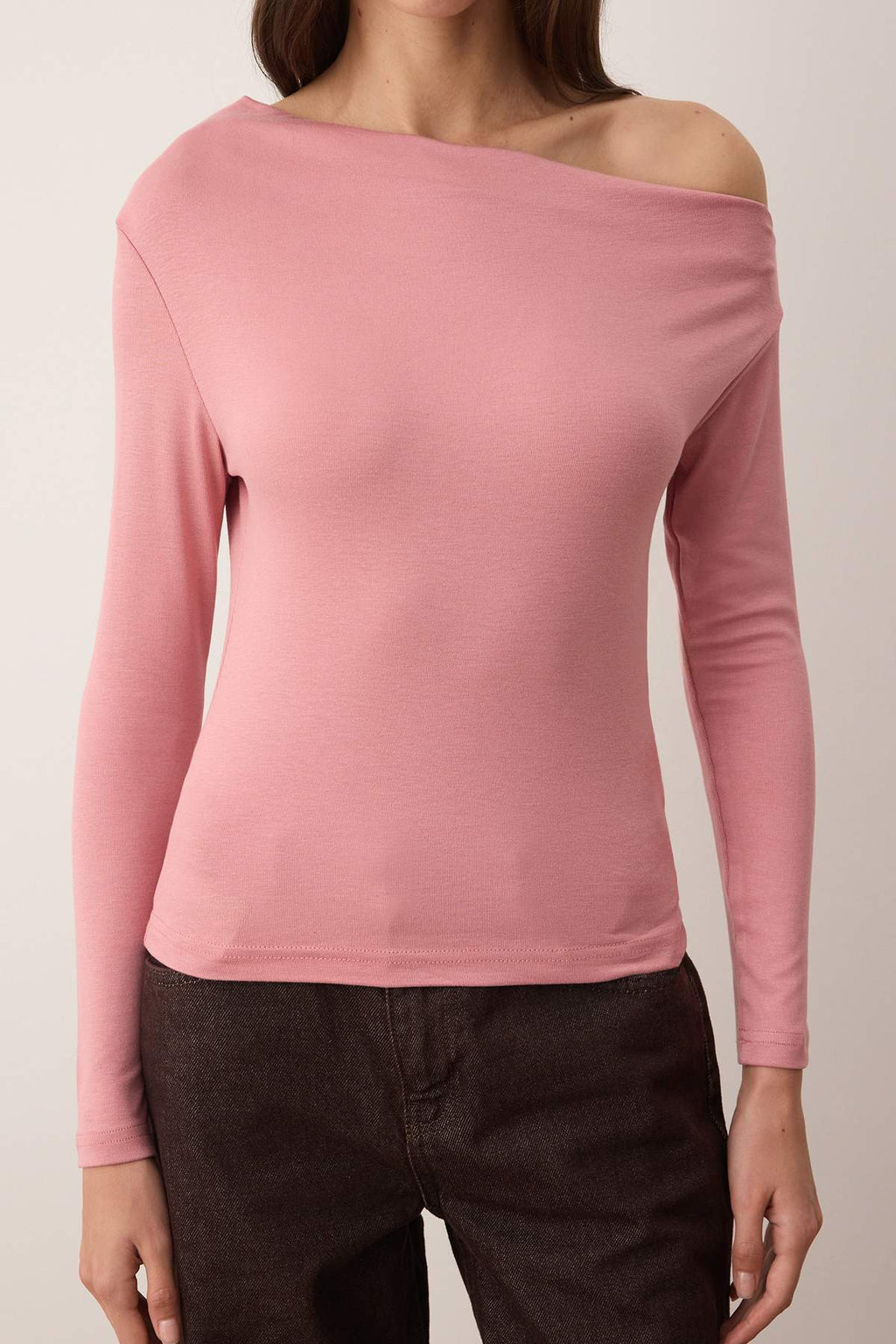 Gül Kurusu Düz Premium Yumuşak Kumaşlı Fitted/Vücuda Oturan Kayık Yaka Örme Bluz TWOAW24BZ00227