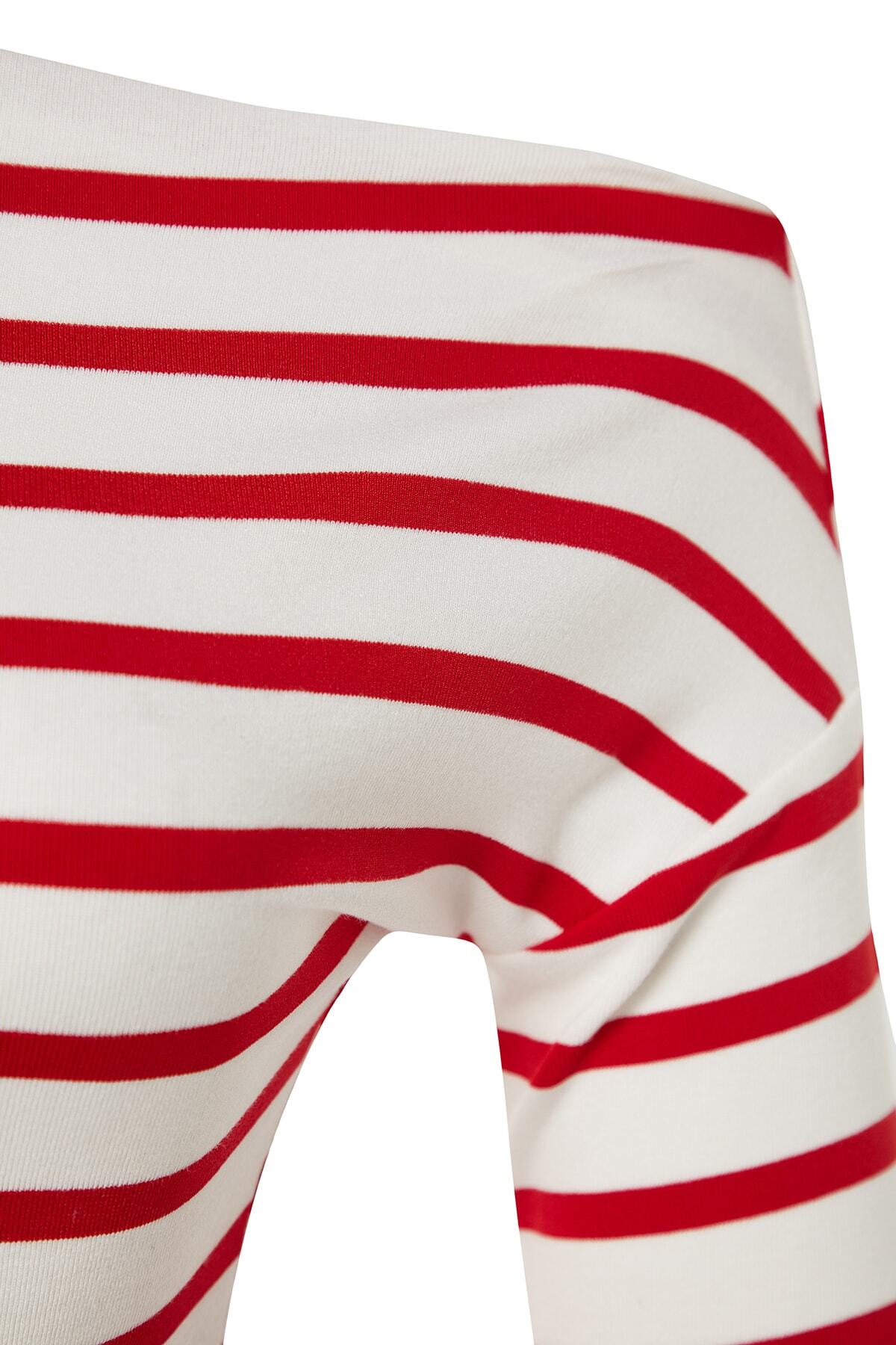 Kırmızı Çizgili Premium Yumuşak Kumaşlı Fitted/Vücuda Oturan Kayık Yaka Örme Bluz TWOAW24BZ00227