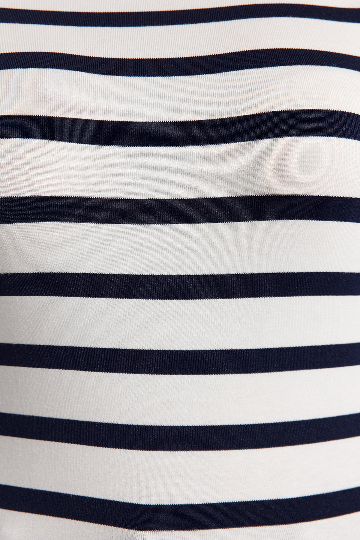 Lacivert Çizgili Premium Yumuşak Kumaşlı Fitted/Vücuda Oturan Kayık Yaka Örme Bluz TWOAW24BZ00227