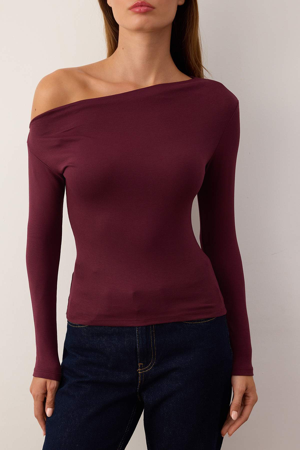 Mürdüm Premium Yumuşak Kumaşlı Fitted/Vücuda Oturan Kayık Yaka Örme Bluz TWOAW24BZ00227