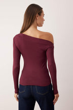 Mürdüm Premium Yumuşak Kumaşlı Fitted/Vücuda Oturan Kayık Yaka Örme Bluz TWOAW24BZ00227