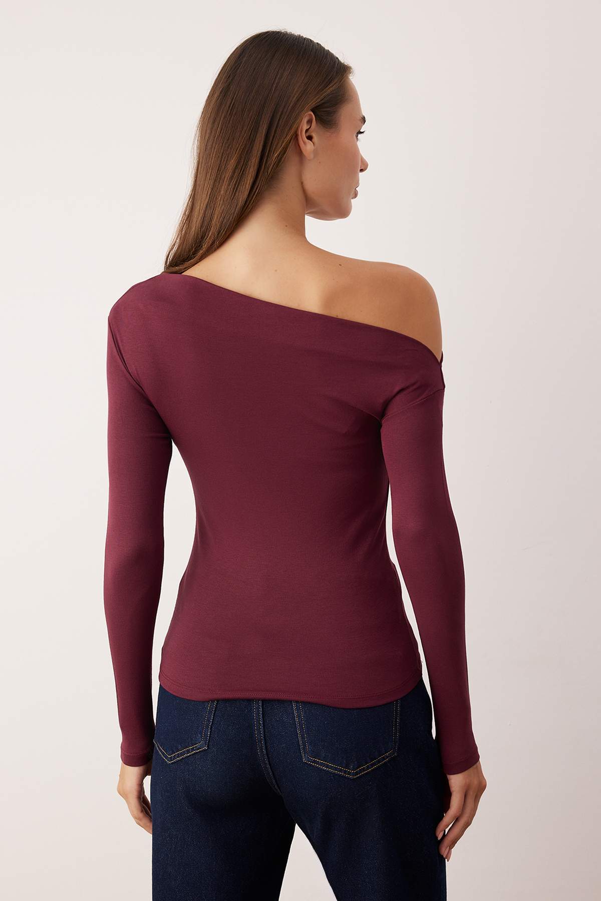 Mürdüm Premium Yumuşak Kumaşlı Fitted/Vücuda Oturan Kayık Yaka Örme Bluz TWOAW24BZ00227