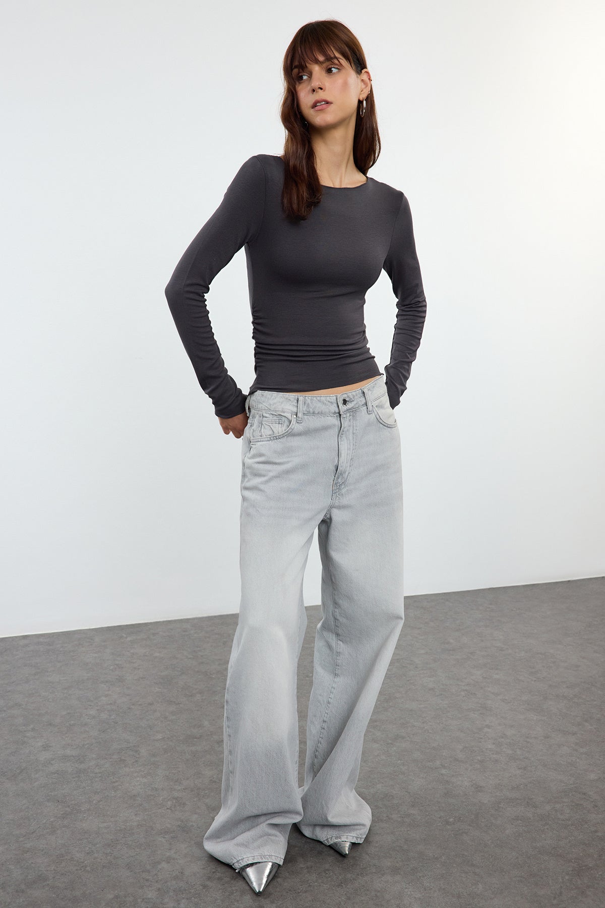 Antrasit Viskon/Yumuşak Kumaşlı Fitted Büzgü/Drape Detaylı Kayık Yaka Esnek Örme Bluz TWOAW25BZ00225 Secondary image