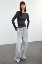 Antrasit Viskon/Yumuşak Kumaşlı Fitted Büzgü/Drape Detaylı Kayık Yaka Esnek Örme Bluz TWOAW25BZ00225