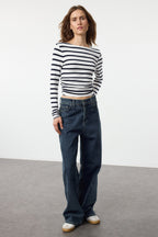 Lacivert*001 Çizgili Fitted/Vücuda Oturan Büzgü/Drape Detaylı Esnek  Örme Bluz TWOAW25BZ00225