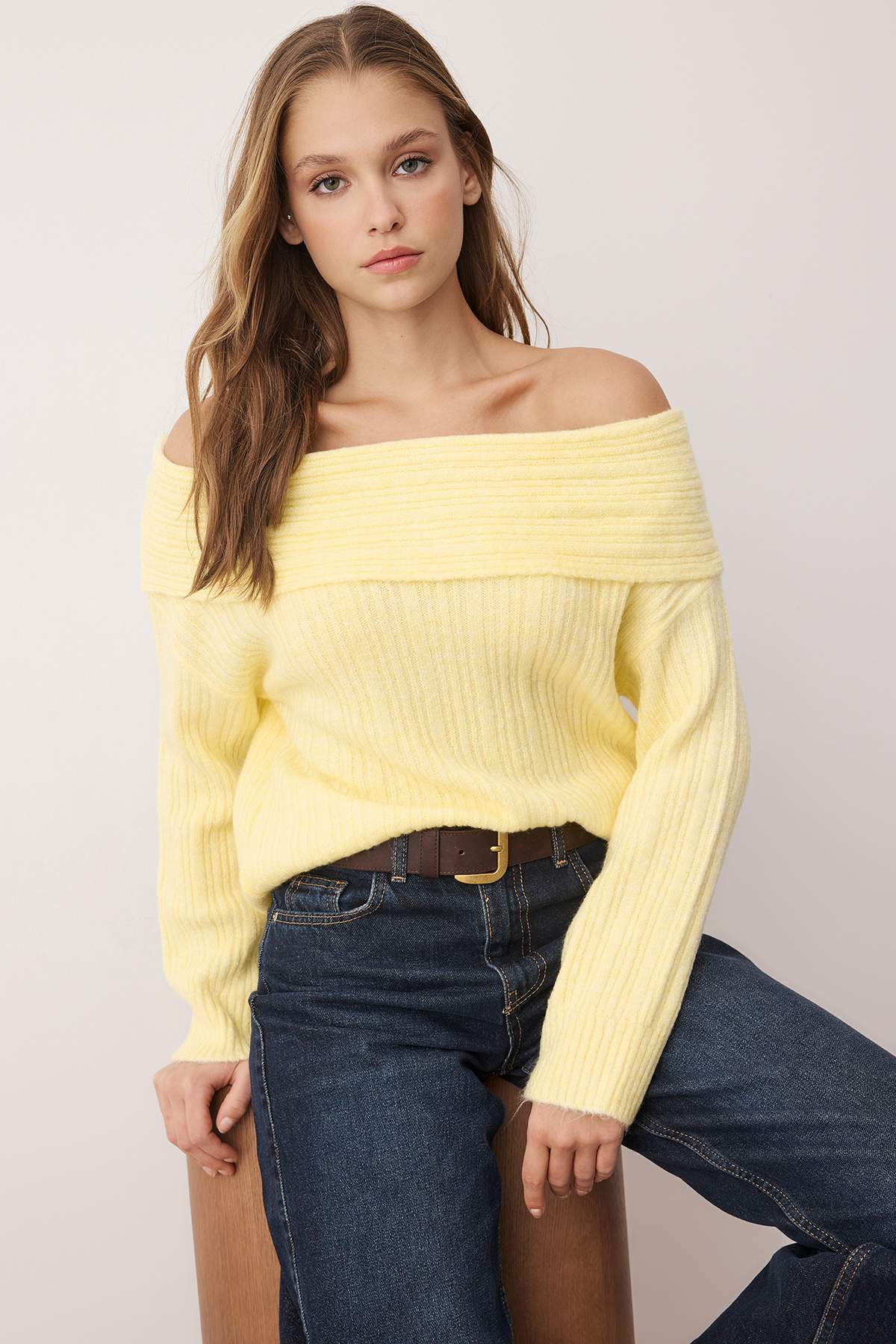 Sarı Yumuşak Dokulu Carmen Yaka Triko Kazak TWOAW25KZ00076 Main image