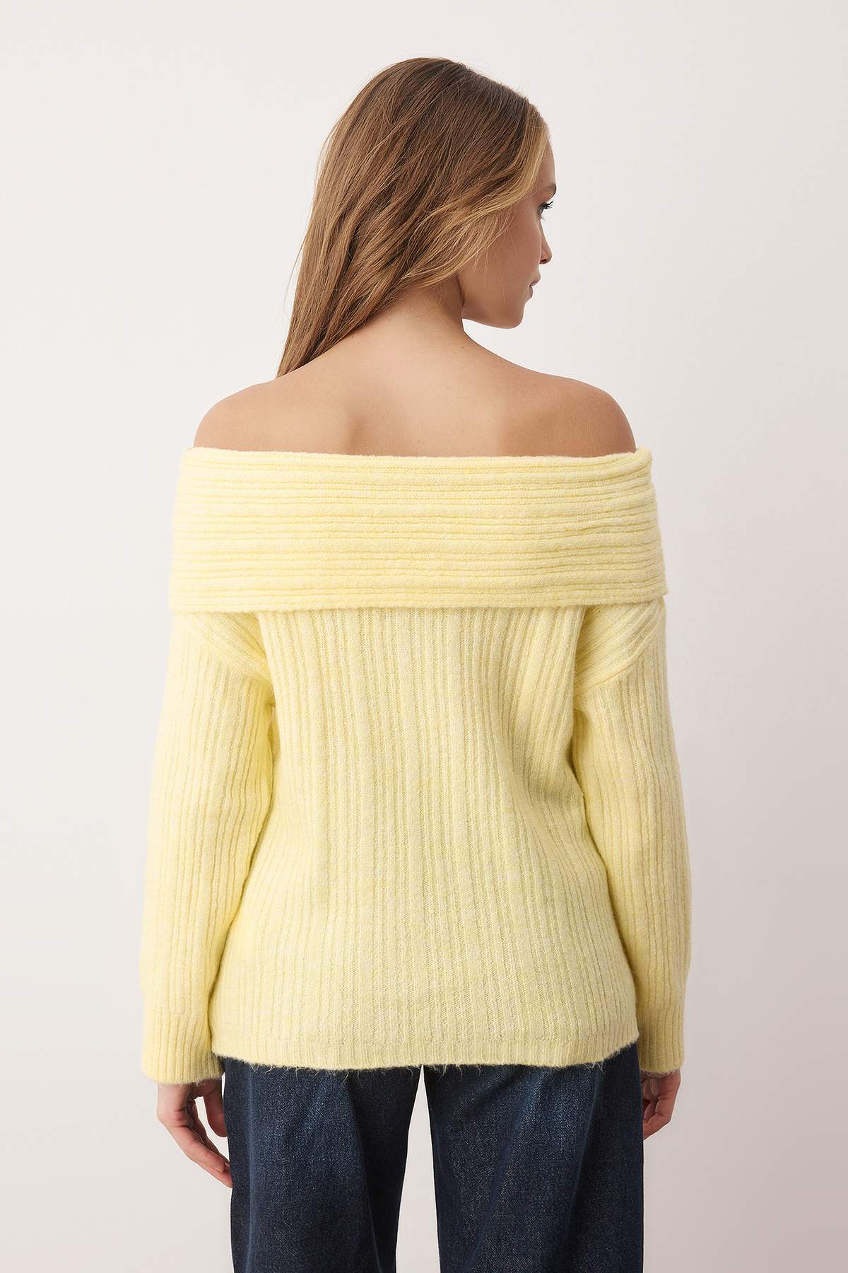 Sarı Yumuşak Dokulu Carmen Yaka Triko Kazak TWOAW25KZ00076 Secondary image