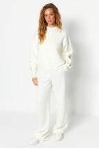 Ekru Yumuşak Dokulu Düğme Detaylı Triko Kazak TWOAW24KZ00384