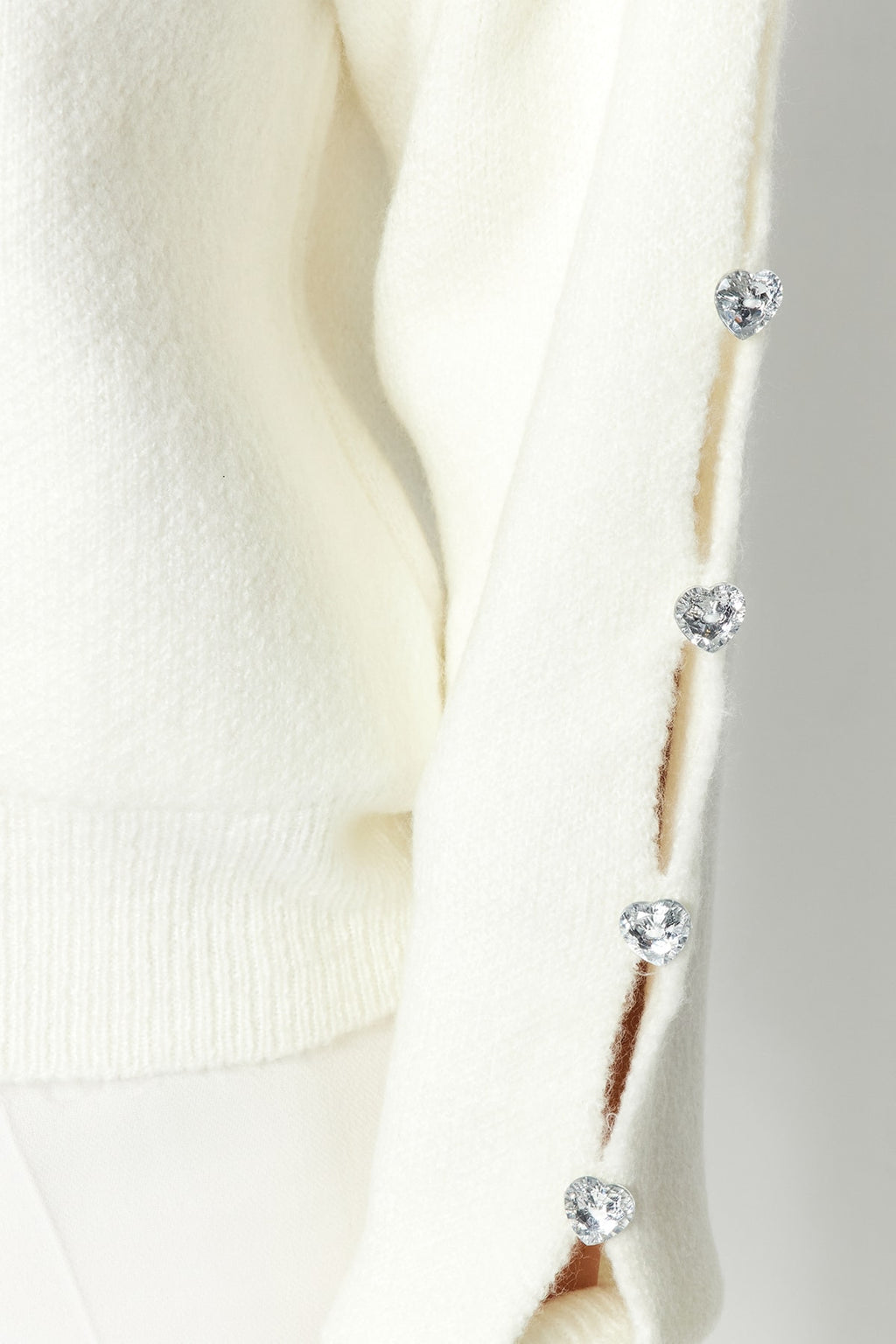 Ekru Yumuşak Dokulu Düğme Detaylı Triko Kazak TWOAW24KZ00384