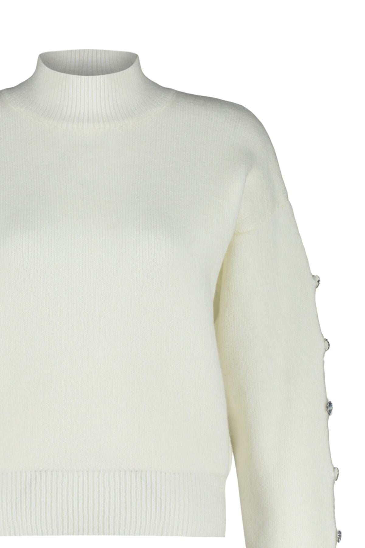 Ekru Yumuşak Dokulu Düğme Detaylı Triko Kazak TWOAW24KZ00384