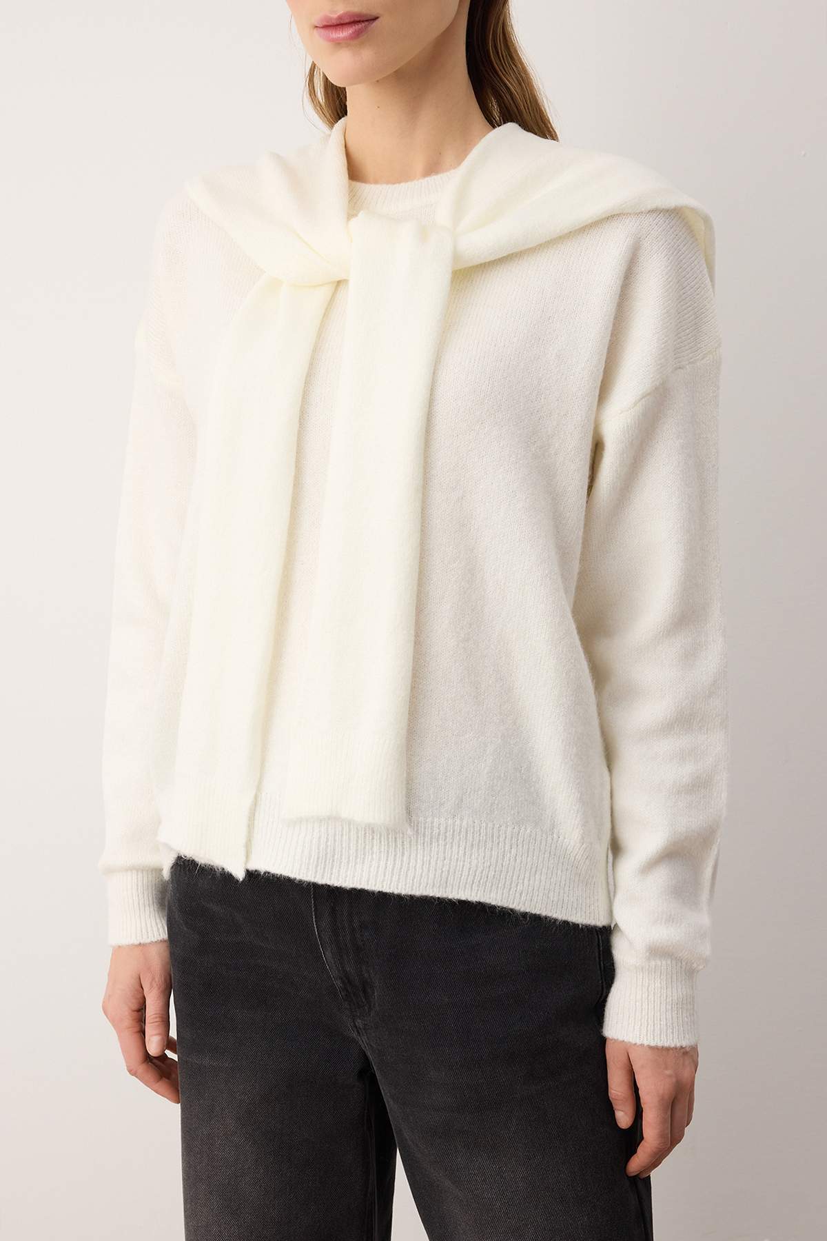 Ekru Yumuşak Dokulu Geniş Kalıp Şallı Triko Kazak TWOAW26KZ00166