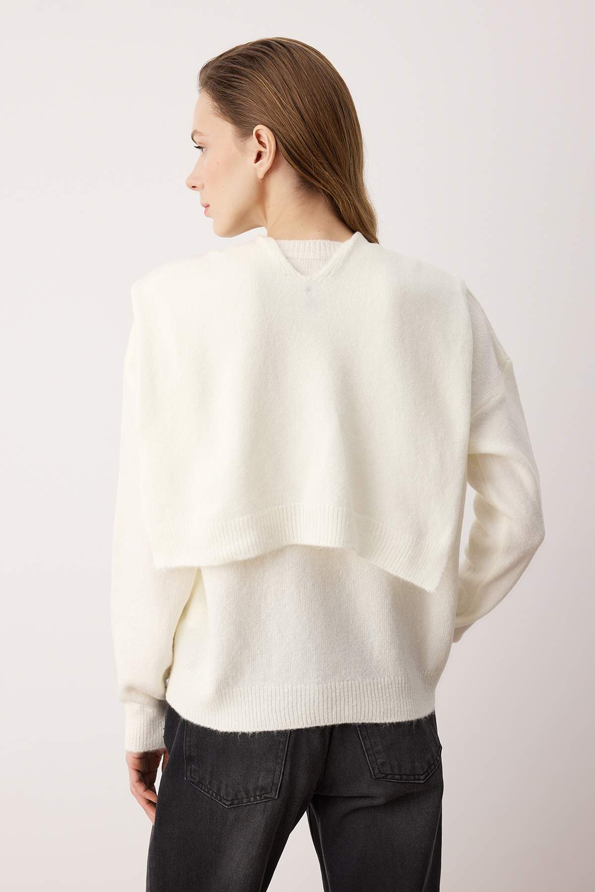 Ekru Yumuşak Dokulu Geniş Kalıp Şallı Triko Kazak TWOAW26KZ00166