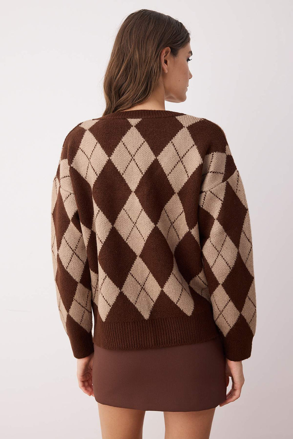 Koyu Kahverengi Yumuşak Dokulu Geniş Kalıp V Yaka Baklava Triko Kazak TWOAW25KZ00200