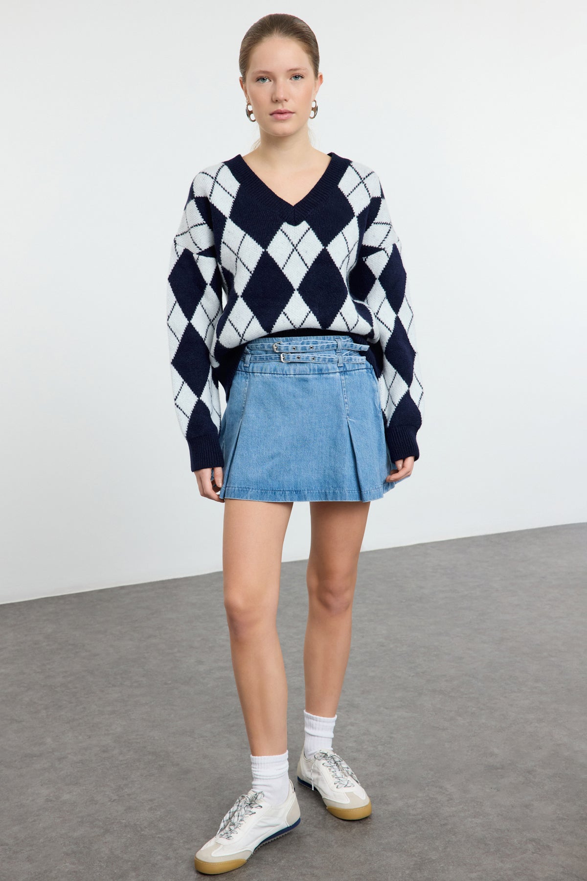 Lacivert Yumuşak Dokulu V Yaka Geniş Kalıp Baklava Triko Kazak TWOAW25KZ00200 Main image