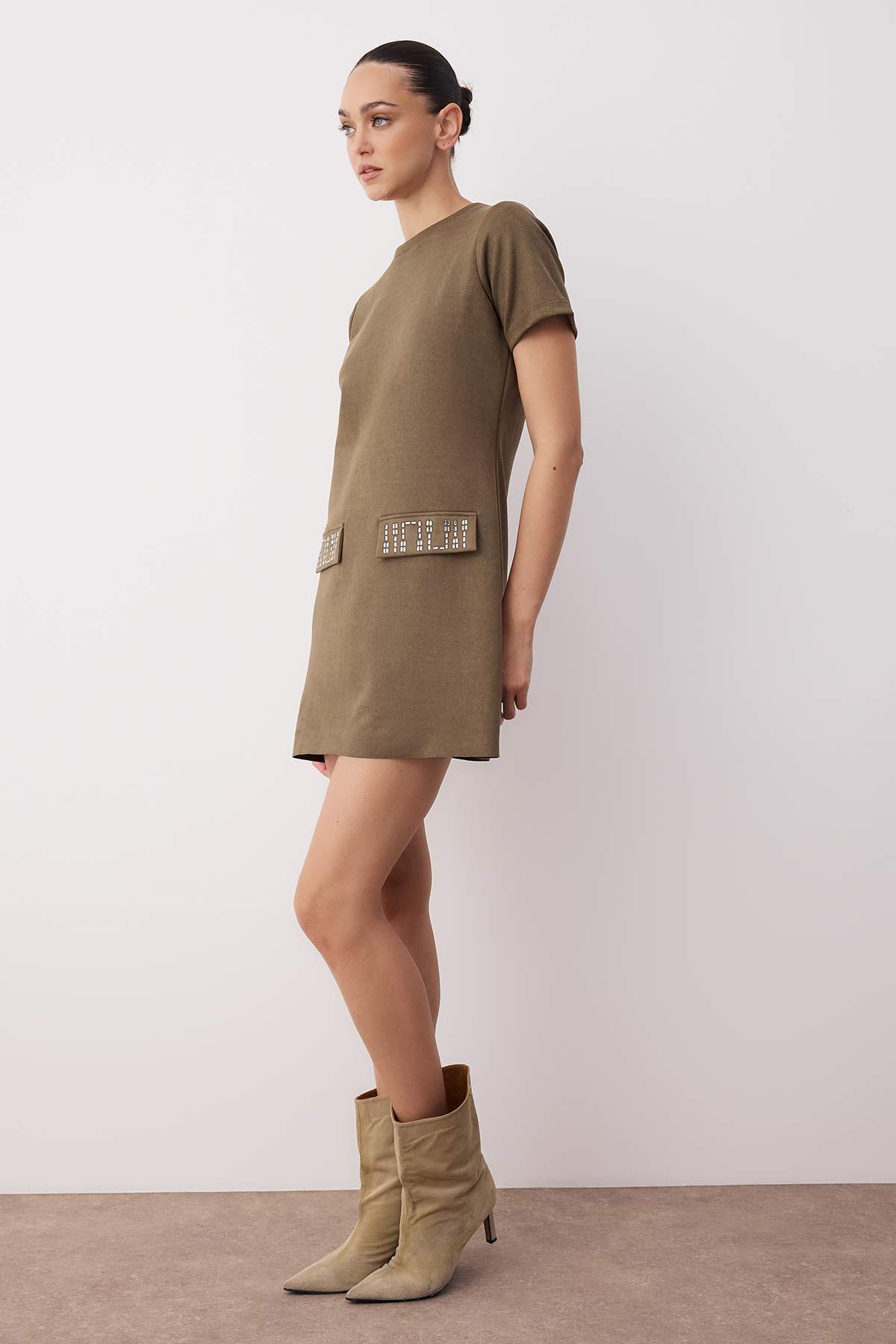 Haki Bisiklet Yaka Taş Detaylı Shift/Düz Mini Süet Örme Elbise TWOAW24EL00523 Secondary image