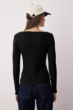 Siyah Düğmeli Bisiklet Yaka Vücuda Oturan Fitilli Esnek Örme Bluz TWOAW26BZ00104