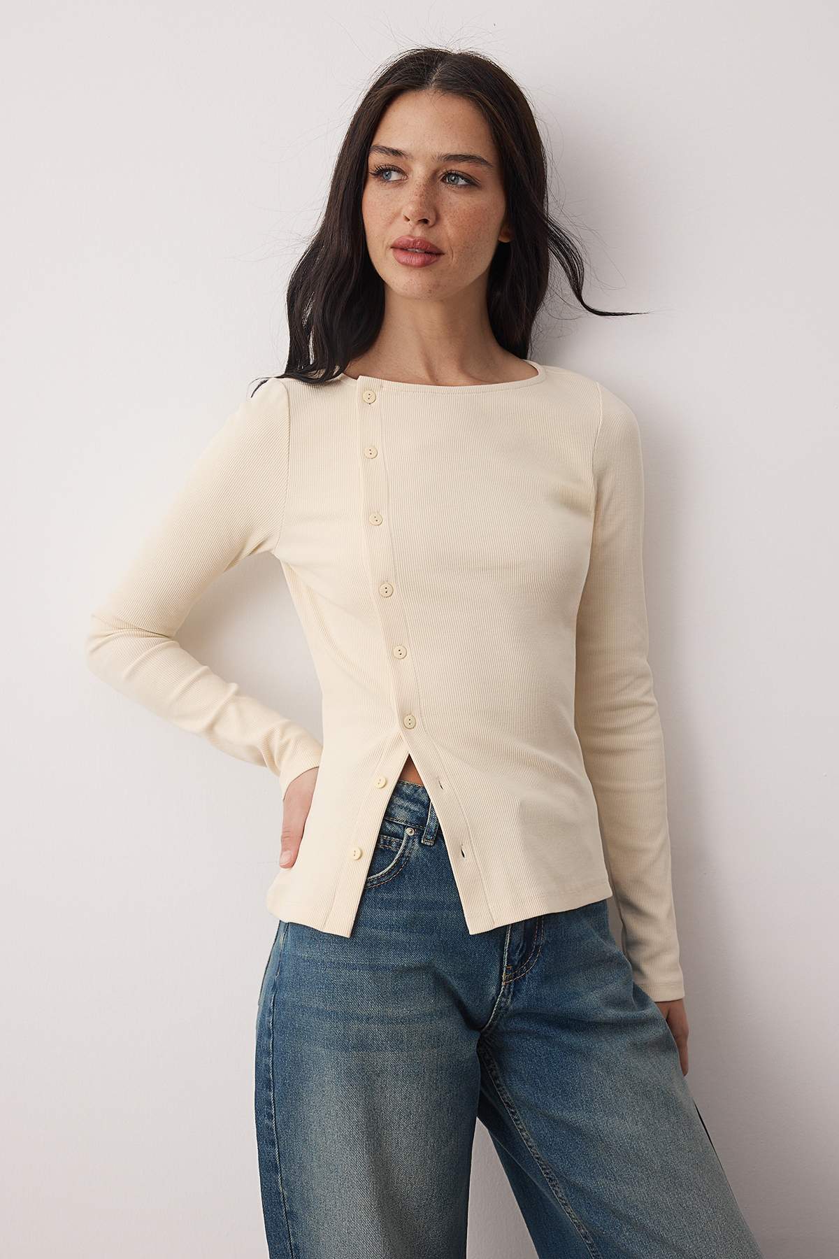 Taş Düğmeli Bisiklet Yaka Vücuda Oturan Fitilli Esnek Örme Bluz TWOAW26BZ00104 Main image