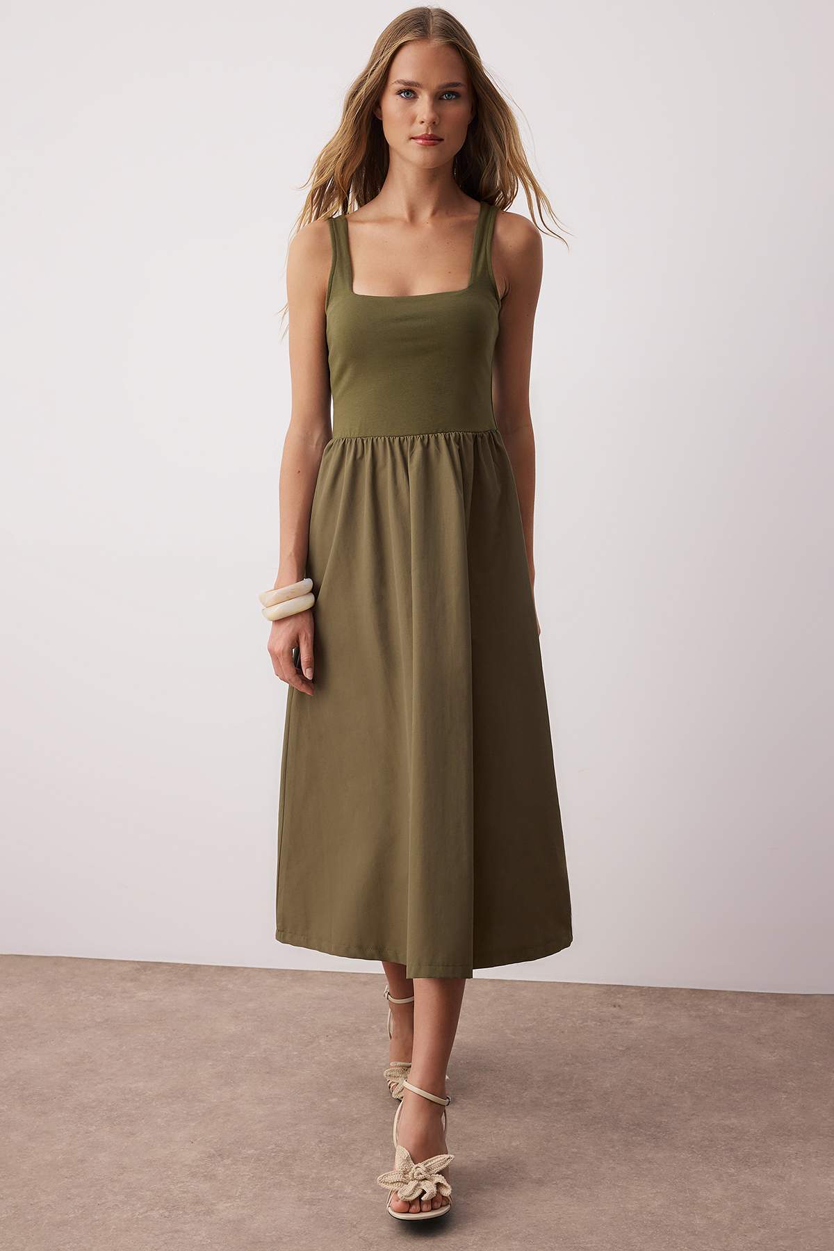 Haki Eteği Belden Açılan Üstü Esnek Örme Midi Elbise TWOSS25EL00840 Main image