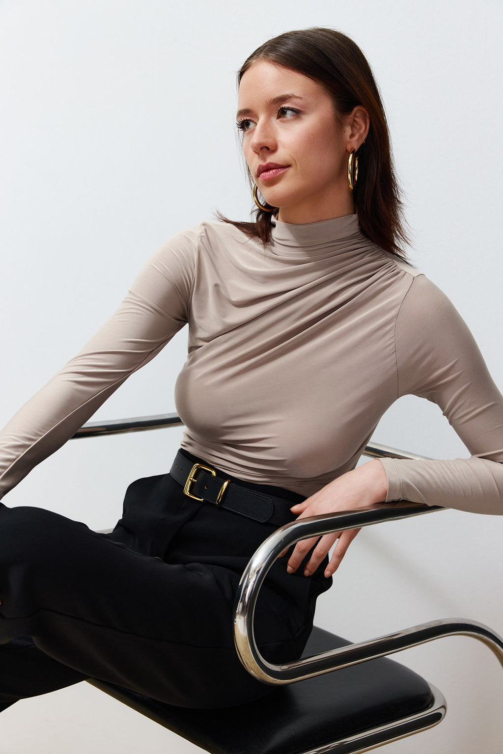 Taş Büzgülü Kare Yaka Vücuda Oturan Esnek Örme Bluz TWOSS24BZ00487