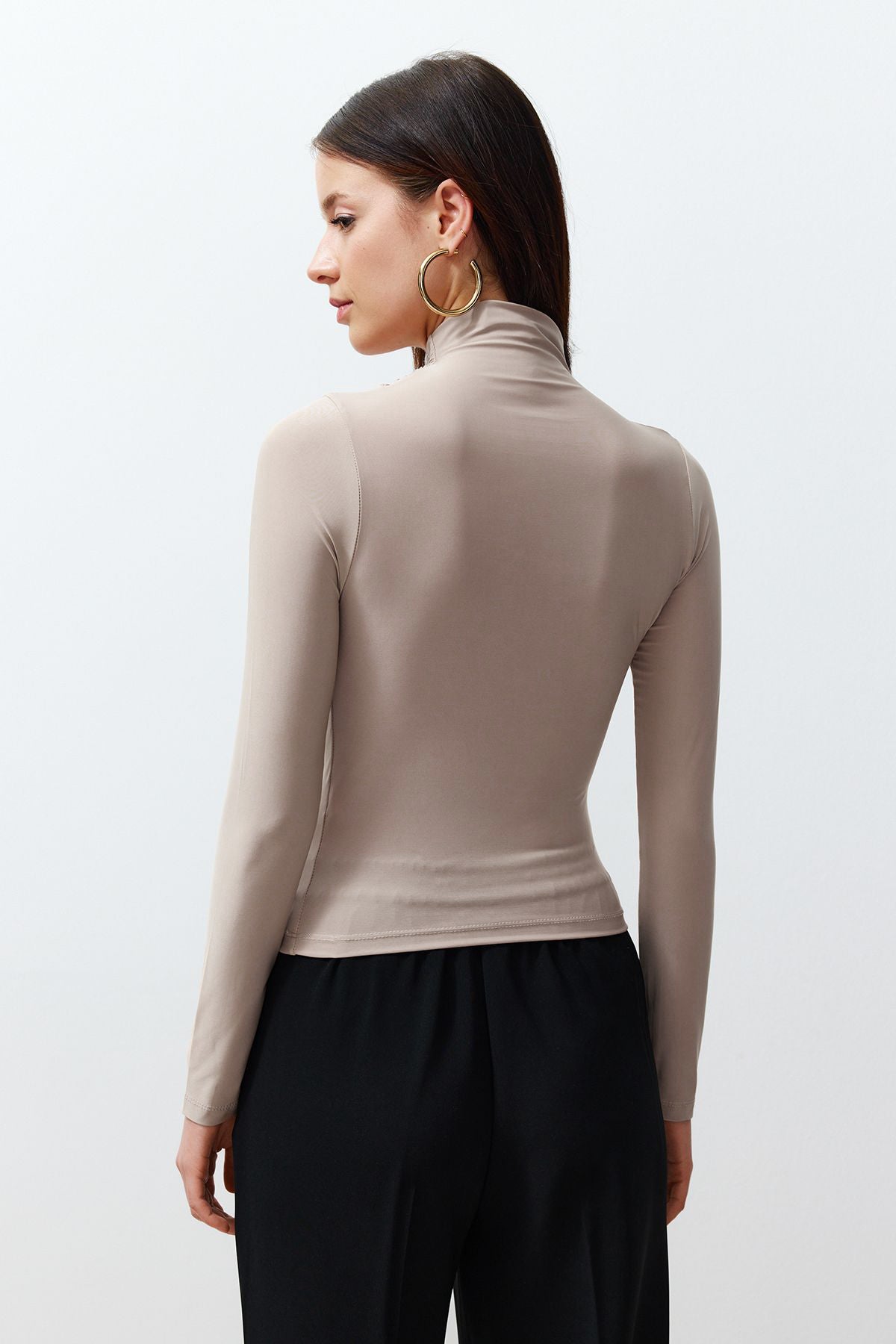 Taş Büzgülü Kare Yaka Vücuda Oturan Esnek Örme Bluz TWOSS24BZ00487 Secondary image