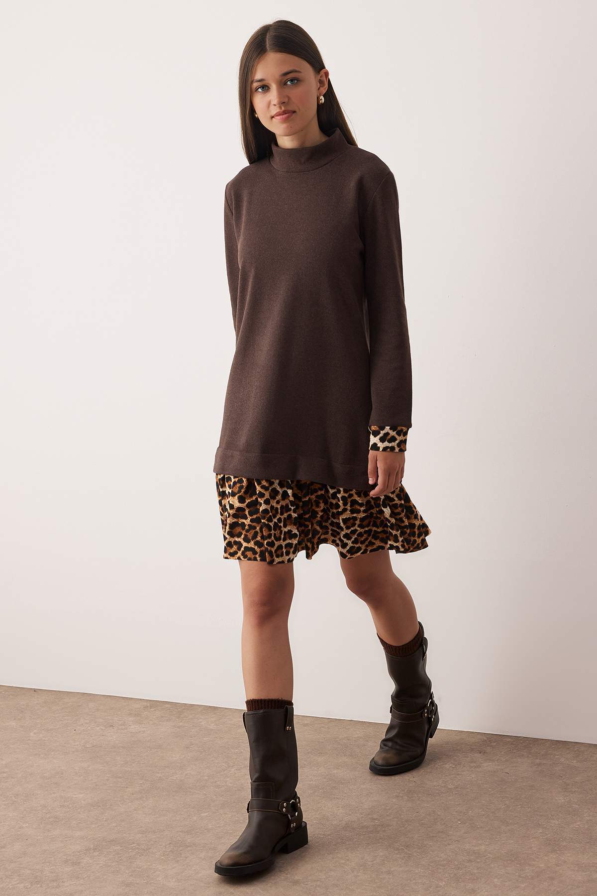 Kahverengi Selanik Dik Yaka Leopar Desenli Mini Örme Elbise TWOAW25EL00282 - zumrut-yesili