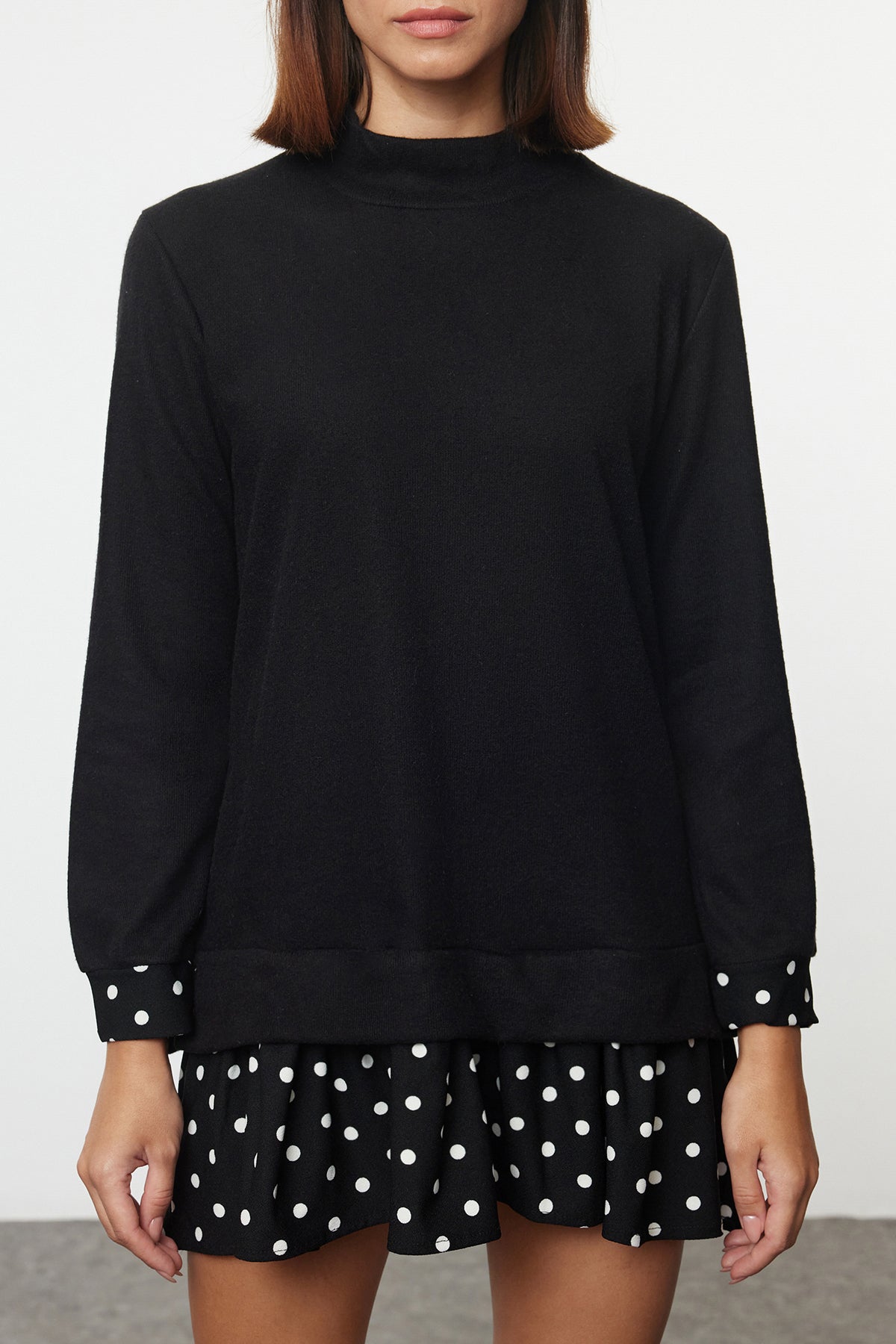 Siyah Selanik Dik Yaka Puantiyeli Mini Örme Elbise TWOAW25EL00282