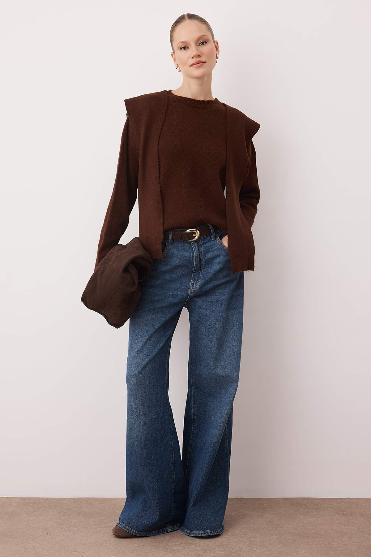 Kahverengi Yumuşak Dokulu Geniş Kalıp Şallı Triko Kazak TWOAW26KZ00166