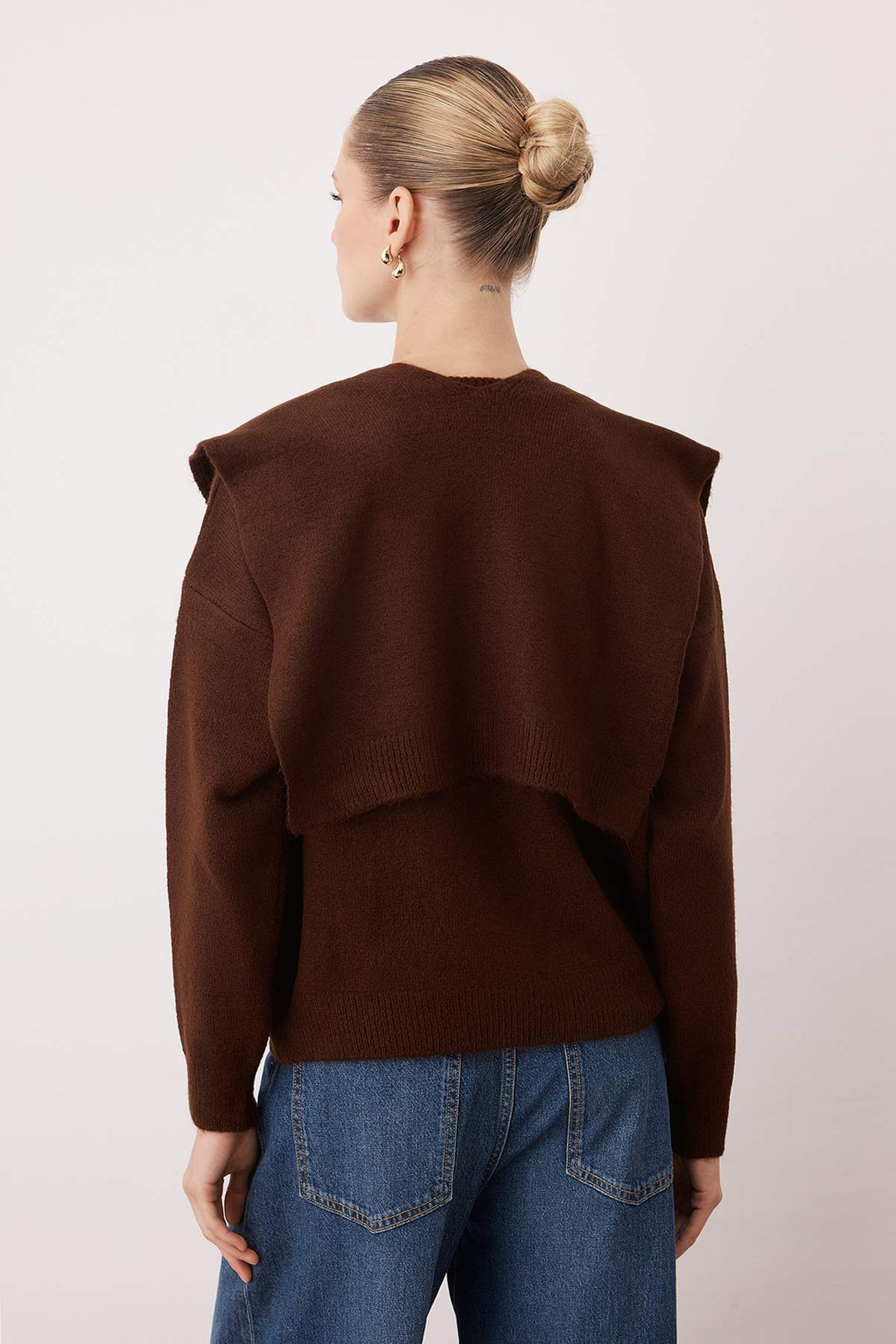 Kahverengi Yumuşak Dokulu Geniş Kalıp Şallı Triko Kazak TWOAW26KZ00166