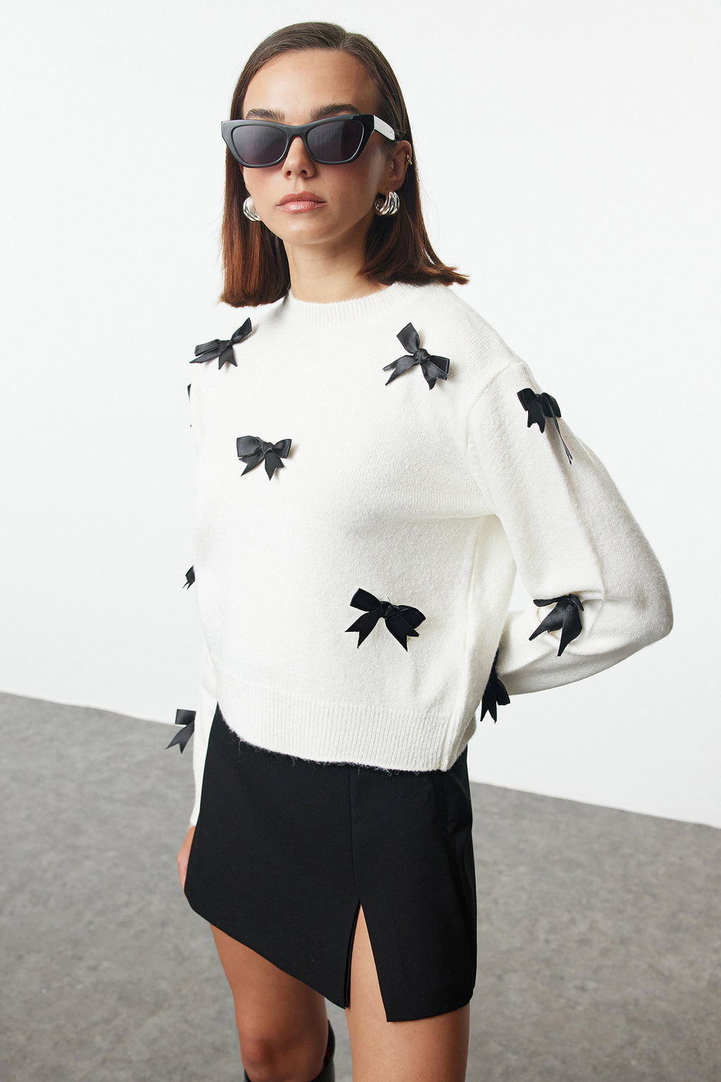 Ekru Yumuşak Dokulu Kurdele/Fiyonk Detaylı Triko Kazak TWOAW25KZ00155