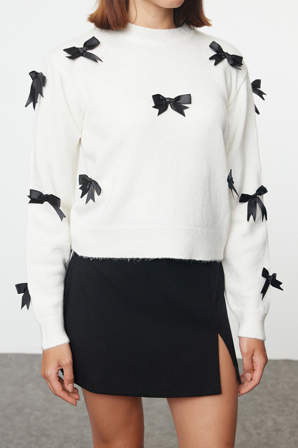 Ekru Yumuşak Dokulu Kurdele/Fiyonk Detaylı Triko Kazak TWOAW25KZ00155