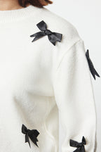 Ekru Yumuşak Dokulu Kurdele/Fiyonk Detaylı Triko Kazak TWOAW25KZ00155