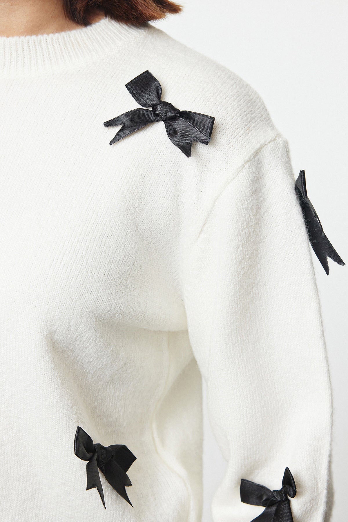 Ekru Yumuşak Dokulu Kurdele/Fiyonk Detaylı Triko Kazak TWOAW25KZ00155