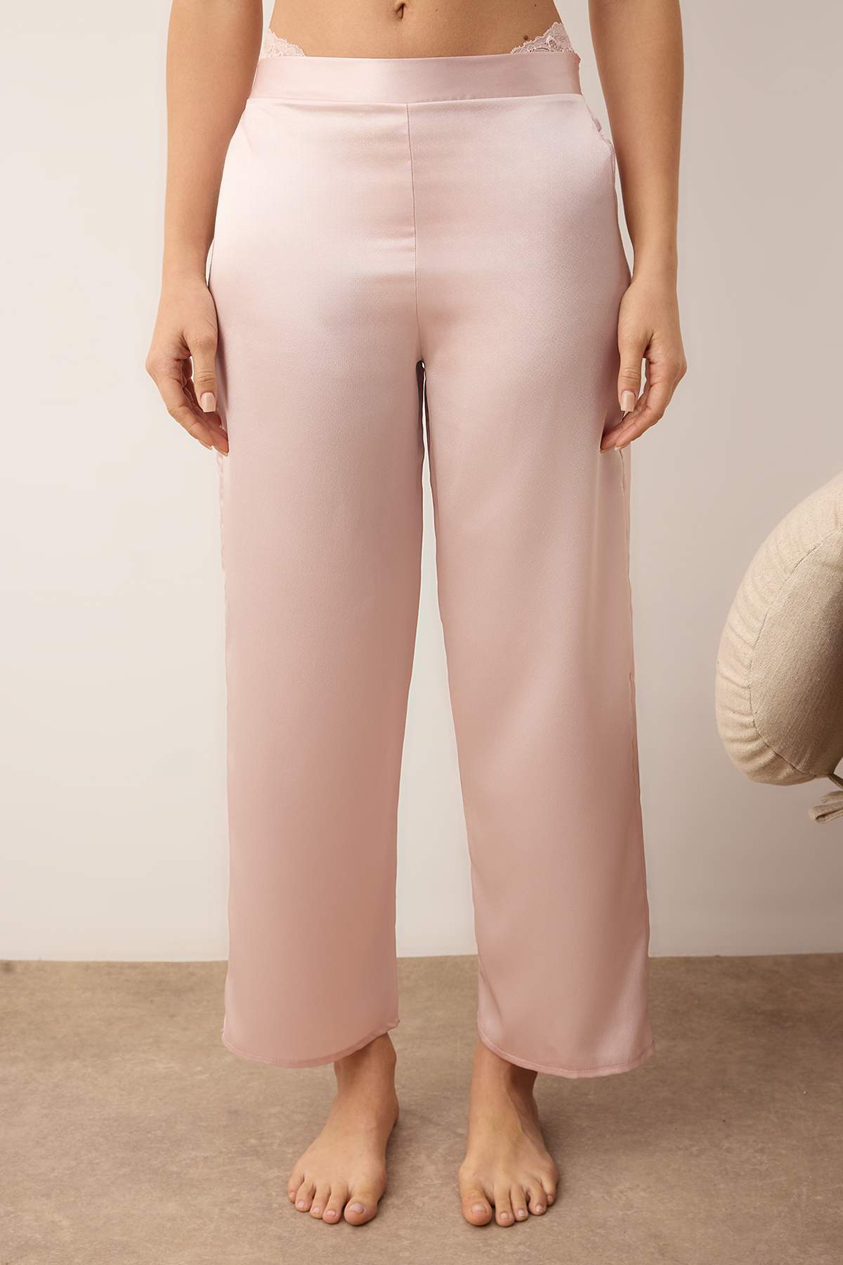 Pembe 3'lü Çeyiz Set Üst Dantel, Alt Saten Askılı Külotlu Dokuma Pijama Takımı THMAW26PT00077