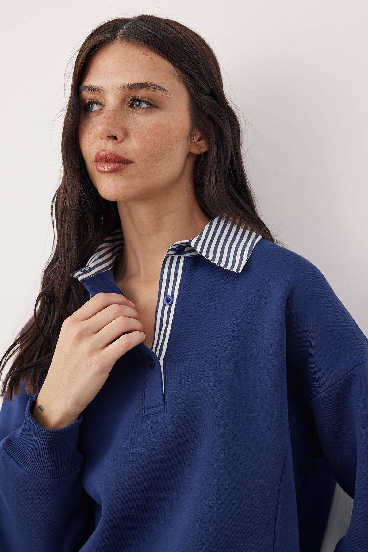 Lacivert Dokuma Garni Detaylı Oversize Kalıp Polo Yaka Kalın Polarlı Örme Sweatshirt TWOAW26SW00116 Secondary image