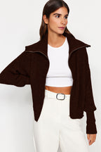 Koyu Kahverengi Geniş Kalıp Devrik Yaka Fermuarlı Triko Hırka TWOAW24HI00072