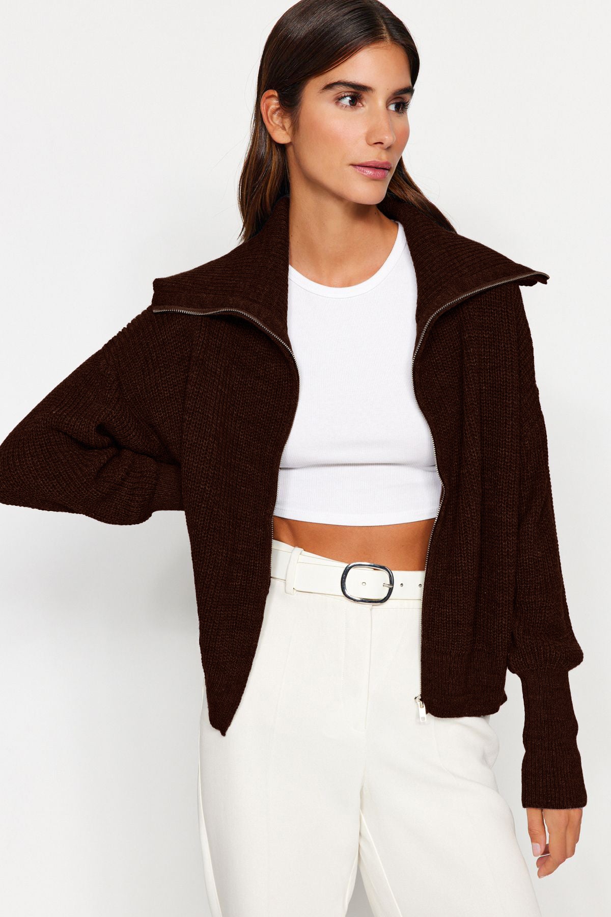 Koyu Kahverengi Geniş Kalıp Devrik Yaka Fermuarlı Triko Hırka TWOAW24HI00072