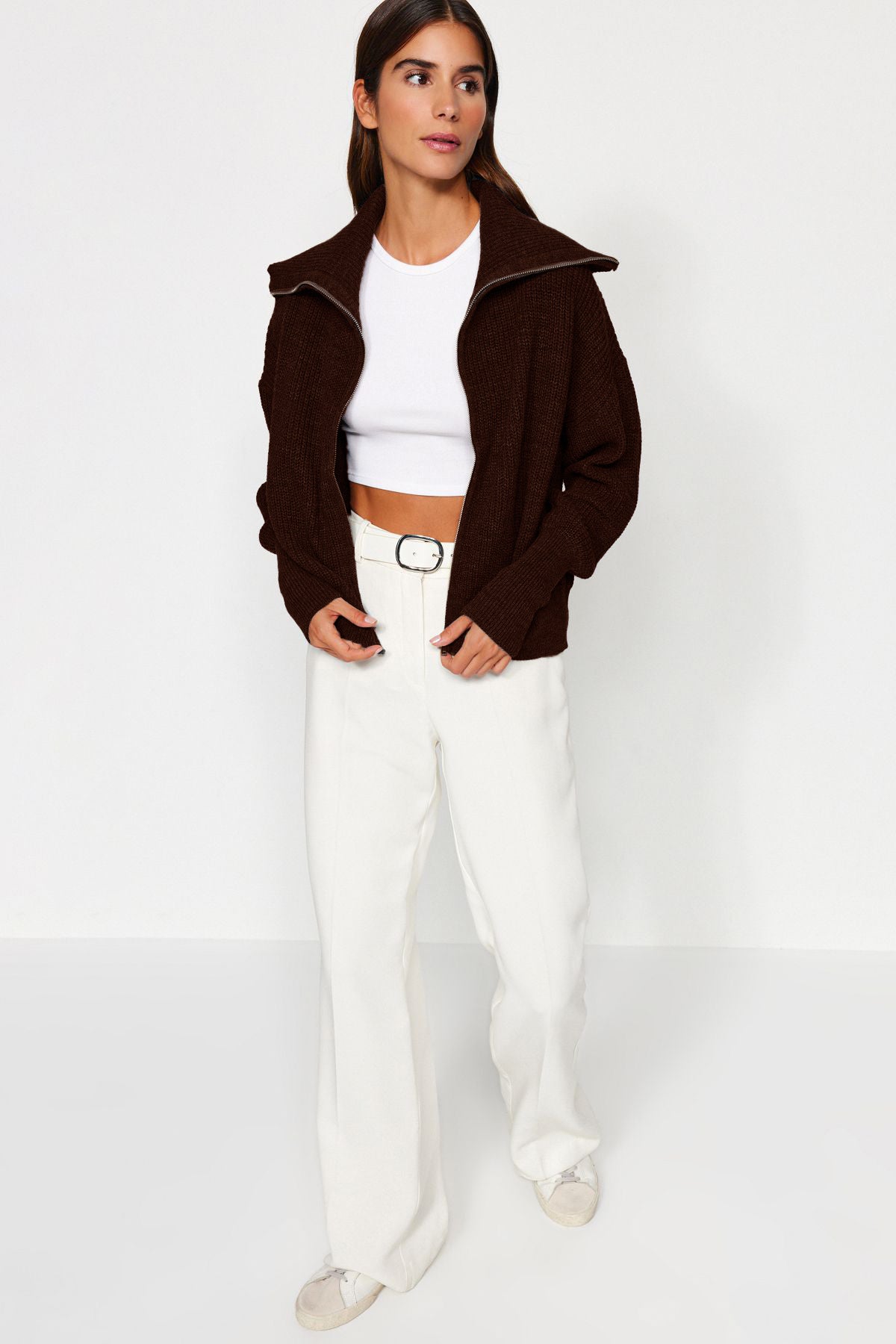 Koyu Kahverengi Geniş Kalıp Devrik Yaka Fermuarlı Triko Hırka TWOAW24HI00072