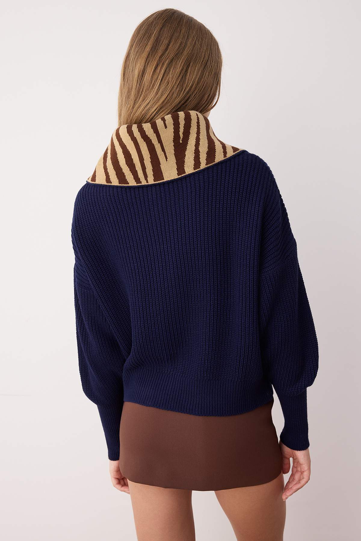 Lacivert*002 Geniş Kalıp Leopar Desenli Devrik Yaka Fermuarlı Triko Hırka TWOAW24HI00072