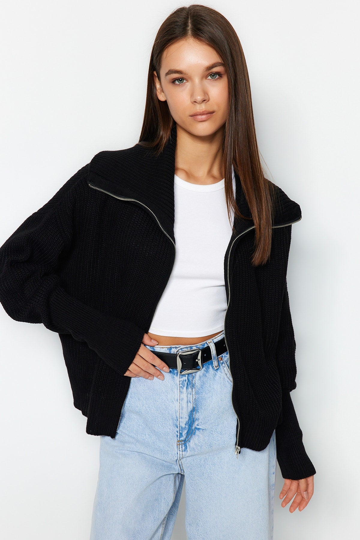 Siyah Geniş Kalıp Devrik Yaka Fermuarlı Triko Hırka TWOAW24HI00072