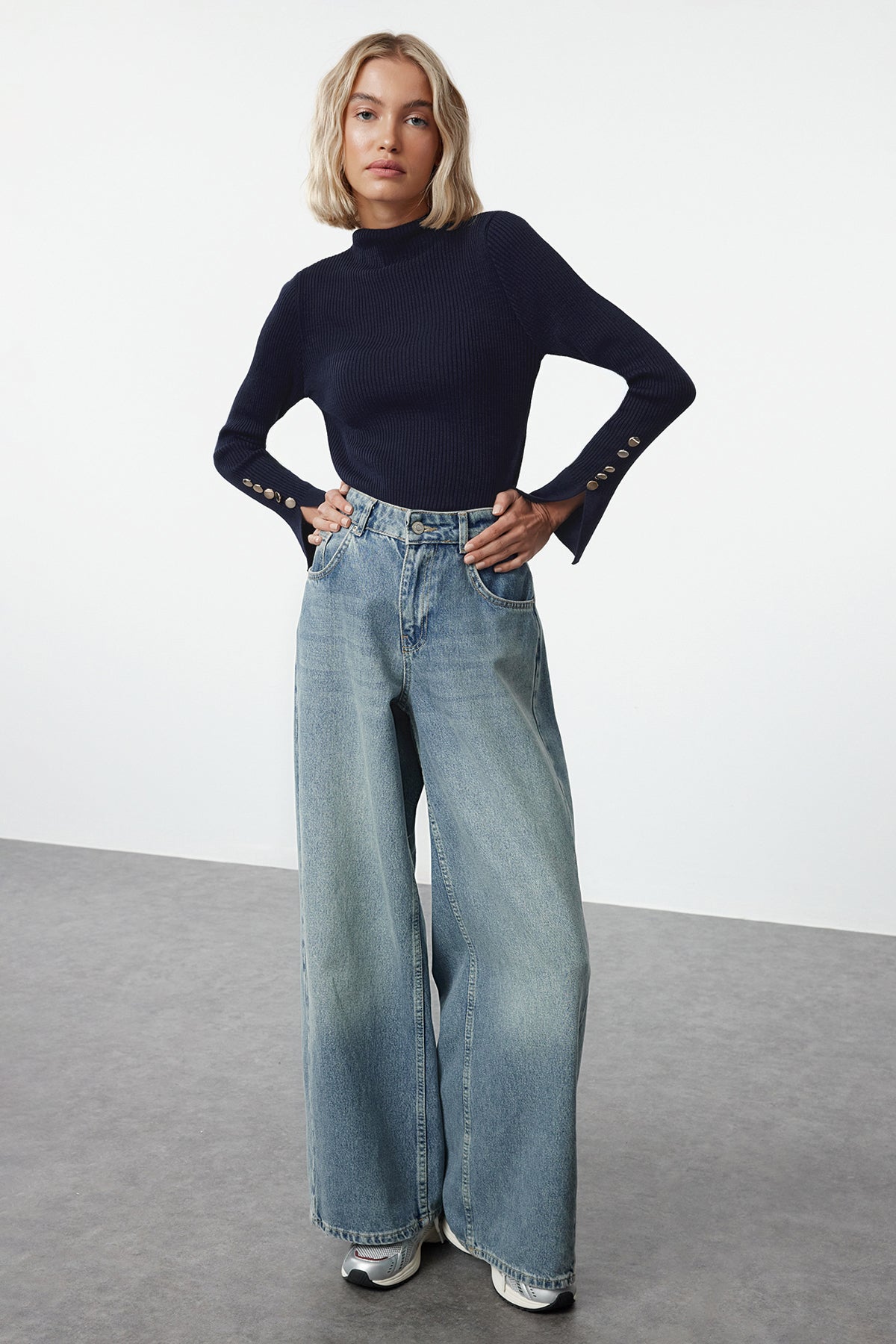 Lacivert Kol Ucu Düğme Detaylı Triko Kazak TWOAW24KZ00309 Secondary image