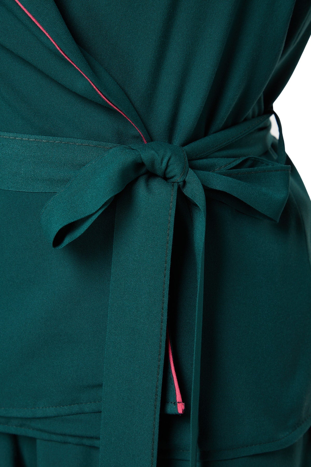 Zümrüt Yeşili Kuşaklı Biye Detaylı Kruvaze Viskon Dokuma Pijama Takımı THMAW22PT1109