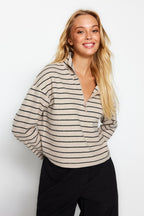 Açık Bej Çizgili Selanik Fermuarlı Dik Yaka Regular/Normal Kalıp Örme Sweatshirt TWOAW22SW0732
