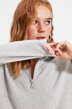 Gri Selanik/Triko Görünümlü Fermuarlı Yaka Regular/Normal Kalıp Örme Sweatshirt TWOAW22SW0732